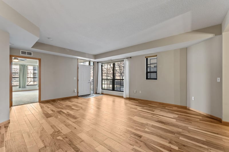 825 Berry St #103, Saint Paul, MN 55114