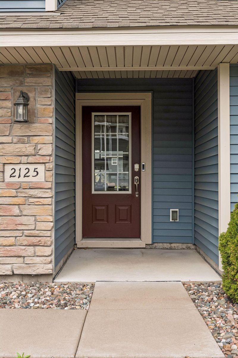 2125 Bay Dr, Lino Lakes, MN 55038