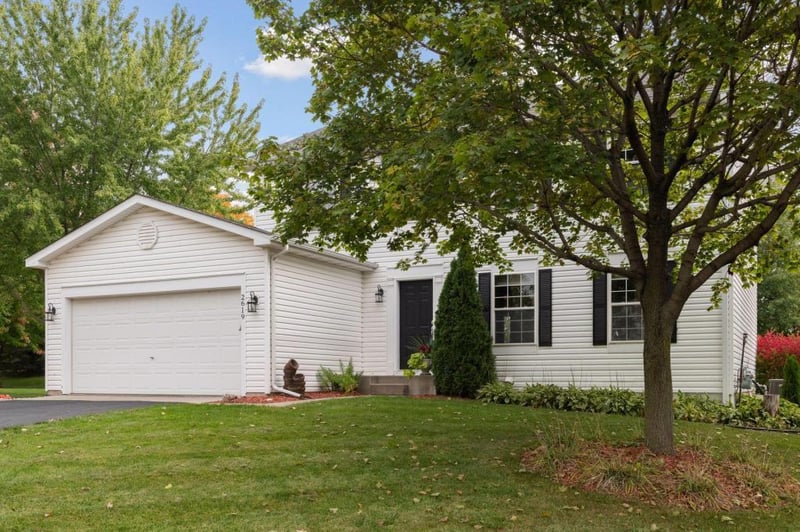2619 Rachel Ct, Chaska, MN 55318