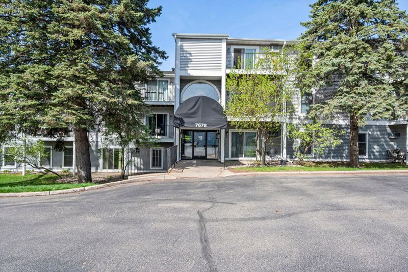 7675 142nd St W #114, Apple Valley, MN 55124