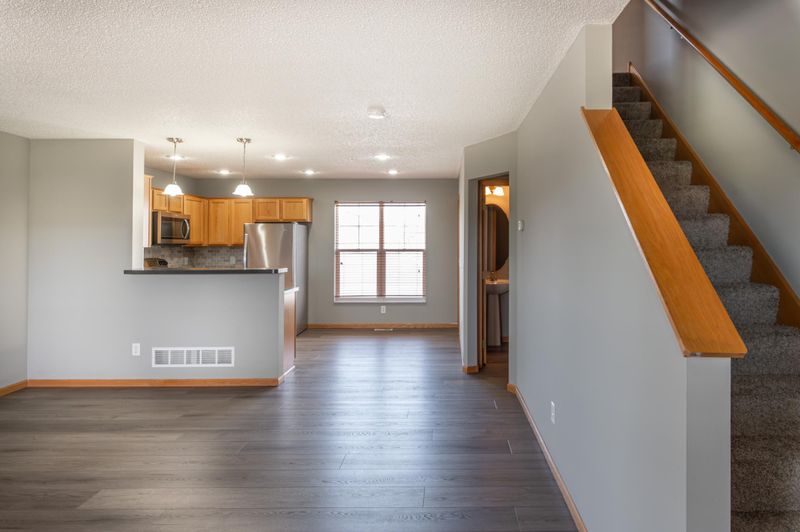 2882 Clover Ridge Dr, Chaska, MN 55318