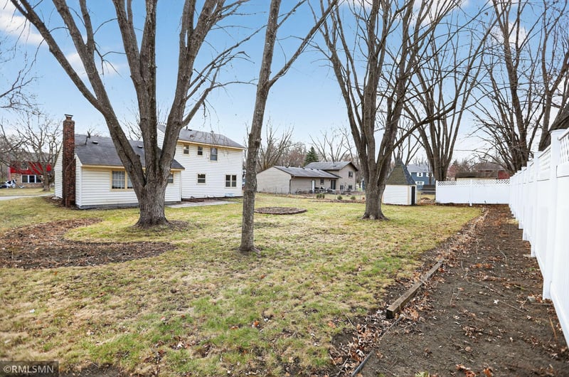 3325 Urbandale Ln N, Plymouth, MN 55447