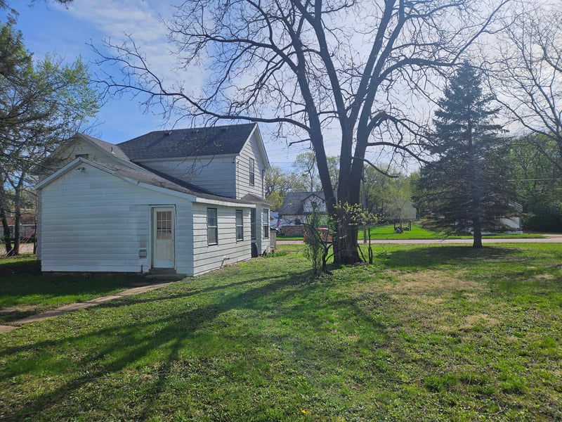 241 Rice St N, Kasota, MN 56050
