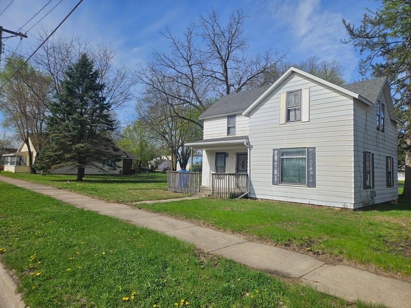 241 Rice St N, Kasota, MN 56050