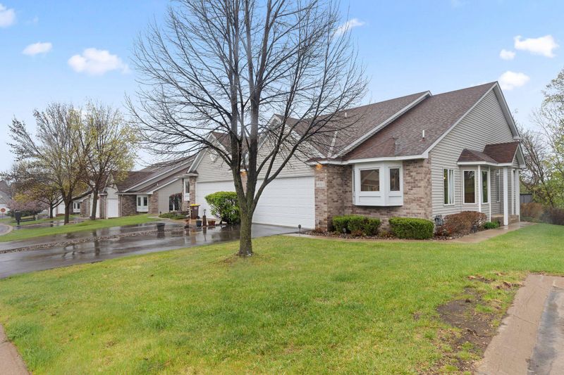 14327 Savanna Oaks Dr, Savage, MN 55378