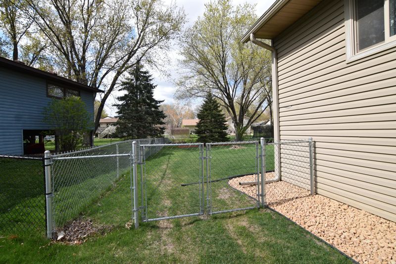 10556 104th Ave N, Maple Grove, MN 55369