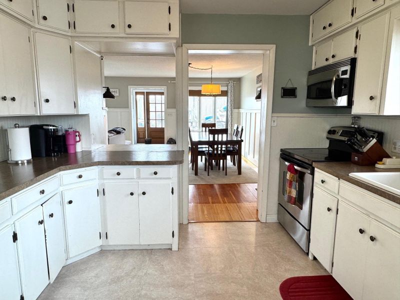 205 2nd Ave SW, Roseau, MN 56751