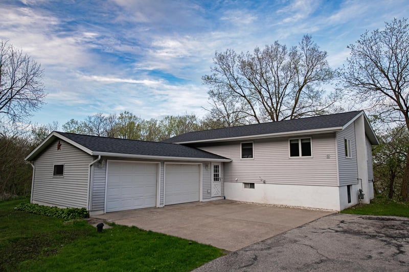 16208 Denzer Rd, Minnesota City, MN 55959