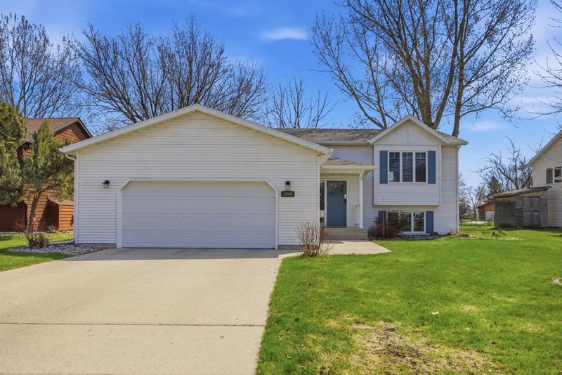 2400 Fairway Dr, Moorhead, MN 56560