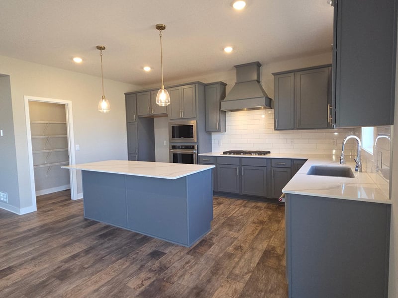 1741 Oak Creek Ps, Chaska, MN 55318