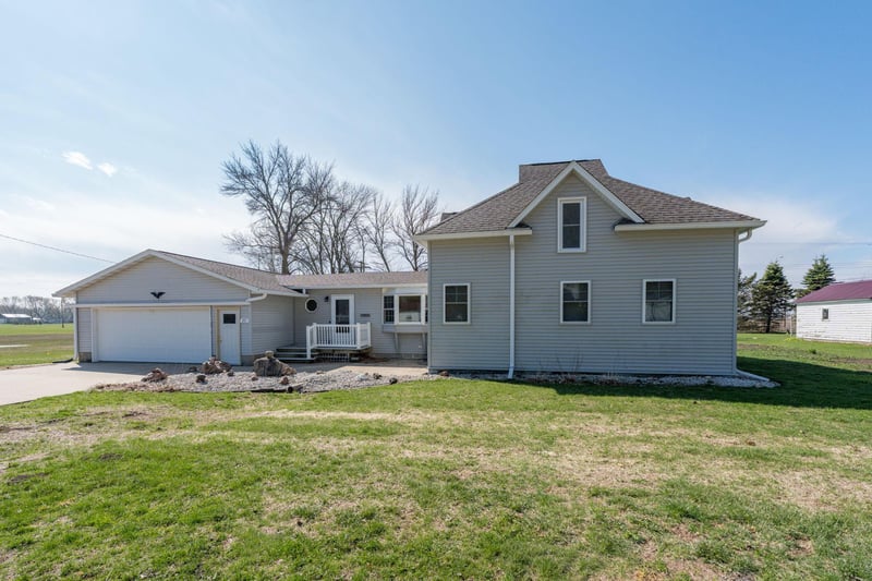301 South St W, Amboy, MN 56010