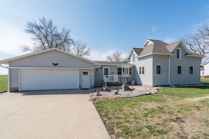 301 South St W, Amboy, MN 56010