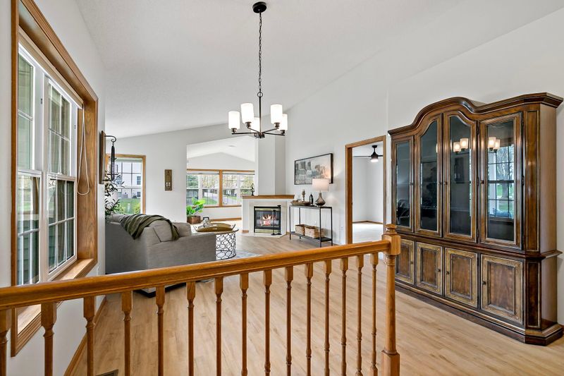 189 Wedgewood Dr, Mahtomedi, MN 55115