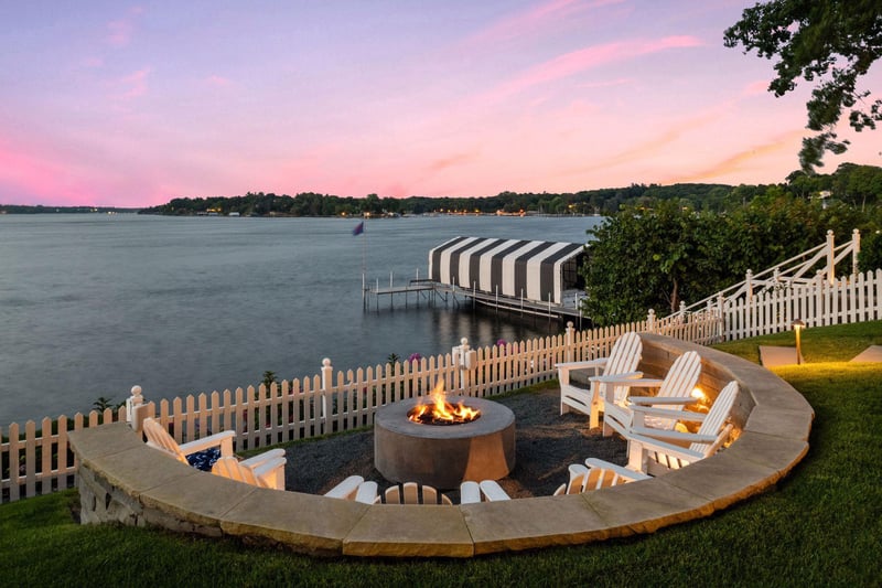 20100 Lakeview Ave, Deephaven, MN 55331