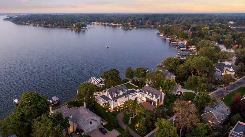 20100 Lakeview Ave, Deephaven, MN 55331