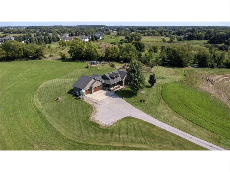 25250 Tucker Rd, Rogers, MN 55374