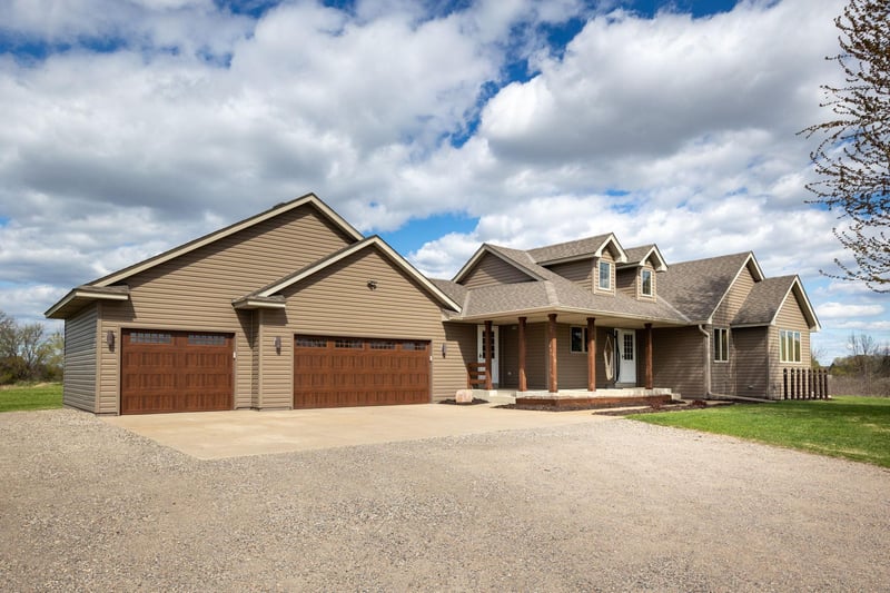 25250 Tucker Rd, Rogers, MN 55374