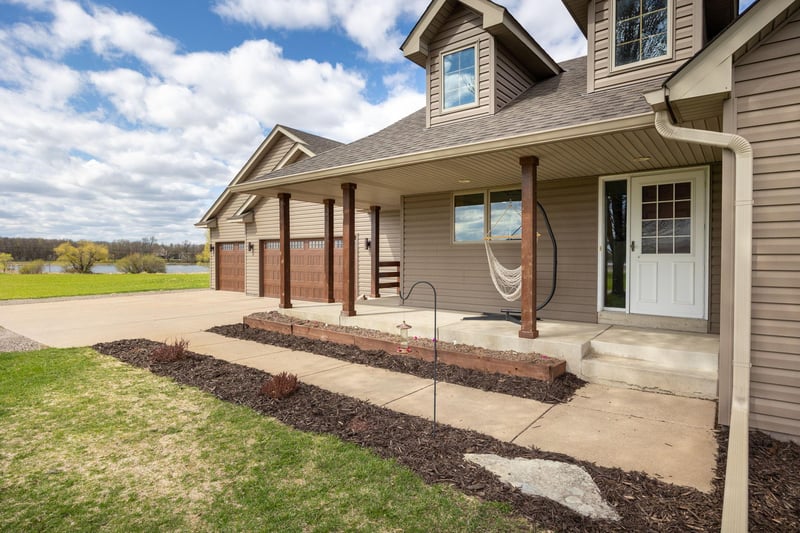 25250 Tucker Rd, Rogers, MN 55374