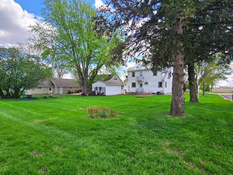 421 2nd St SW, New Richland, MN 56072