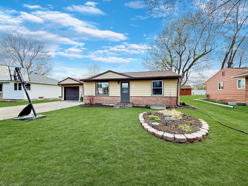 319 3rd St SW, Clara City, MN 56222