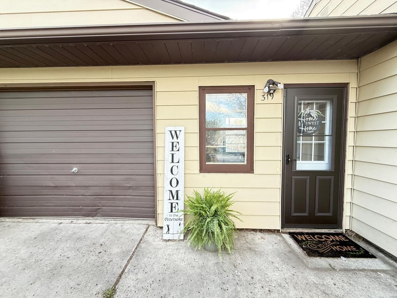 319 3rd St SW, Clara City, MN 56222