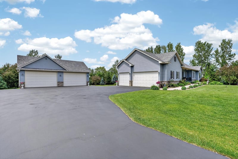13420 Skyline Cir, Shakopee, MN 55379