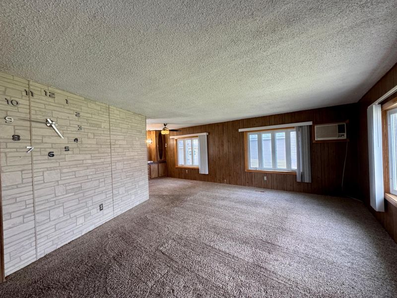 502 3rd St NE, Roseau, MN 56751