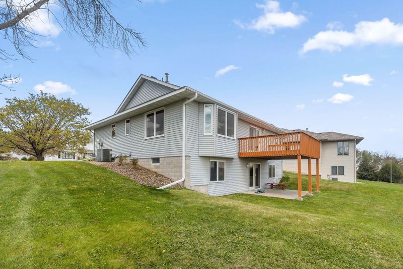 305 Crestview Dr, Hastings, MN 55033