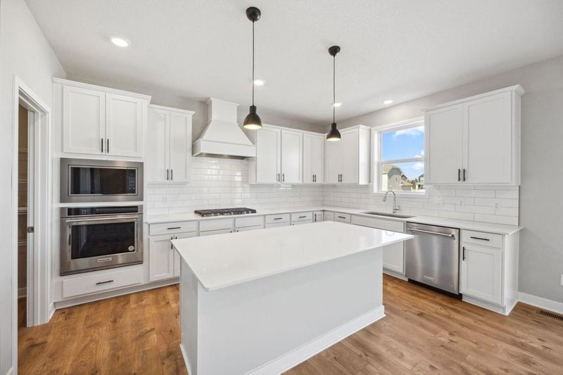 2084 Kestrel Dr, Shakopee, MN 55379