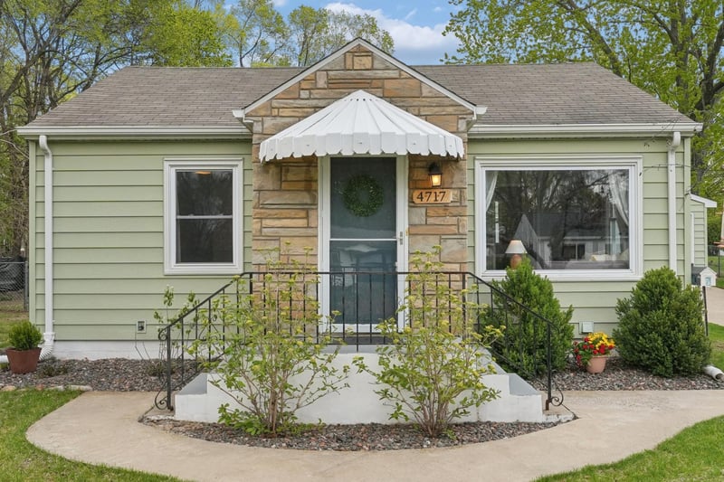 4717 2nd St NE, Fridley, MN 55421