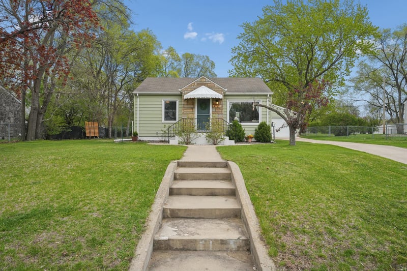 4717 2nd St NE, Fridley, MN 55421