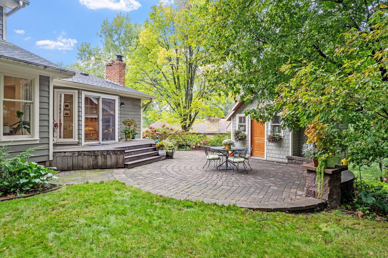 1012 Kaymar Ln, Burnsville, MN 55306