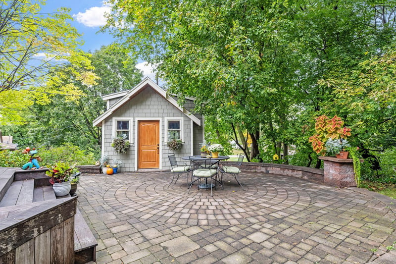 1012 Kaymar Ln, Burnsville, MN 55306