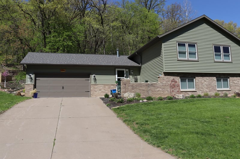 398 Pleasant Hill Dr, Winona, MN 55987