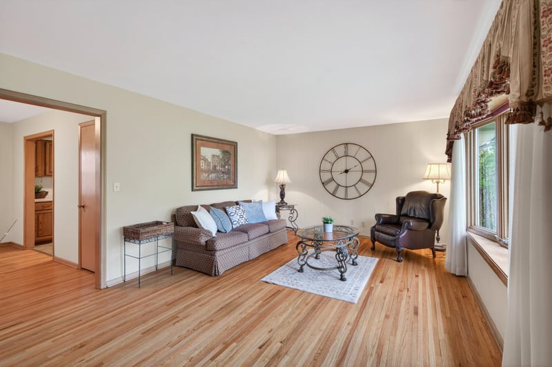 1845 City Heights Dr, Maplewood, MN 55117