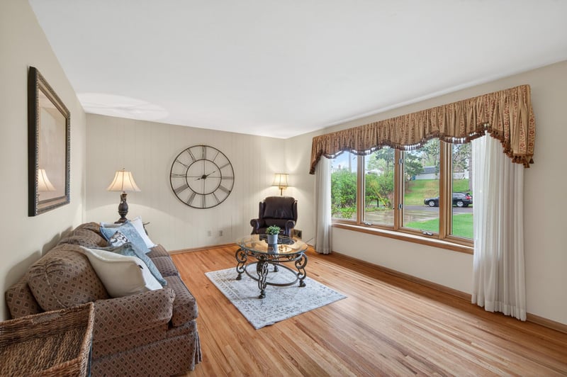1845 City Heights Dr, Maplewood, MN 55117