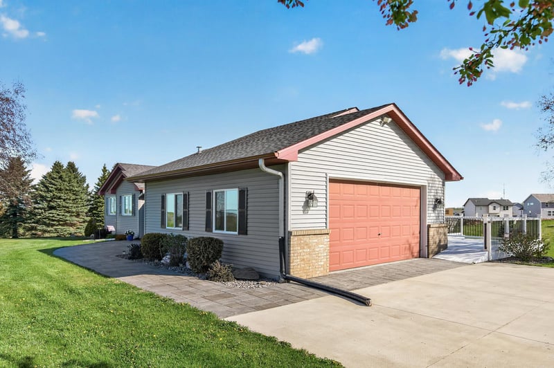 9546 E 280th St, Webster, MN 55088