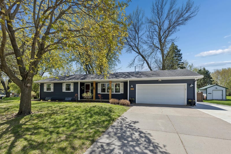 320 4th St NE, Mayer, MN 55360