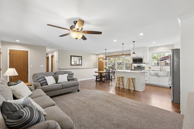 320 4th St NE, Mayer, MN 55360
