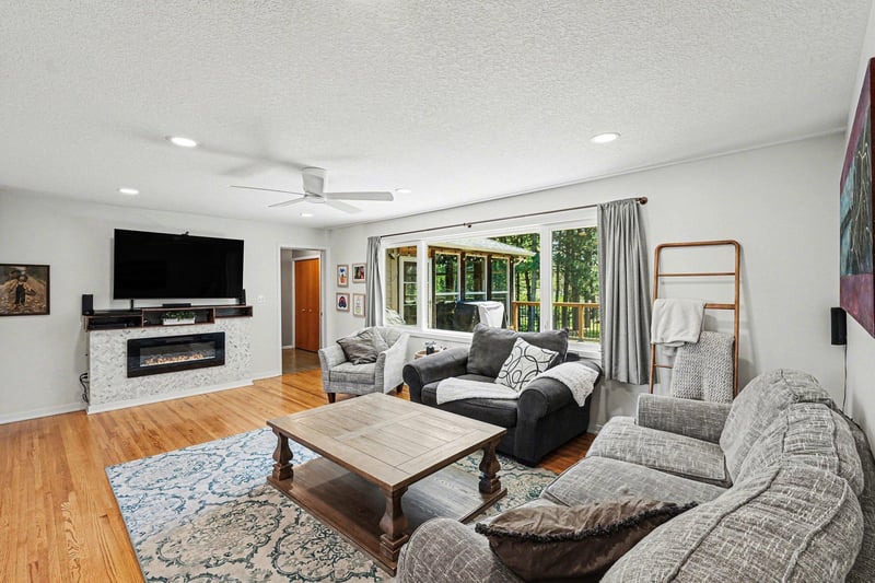 2409 Gilbert Ln, South Saint Paul, MN 55075