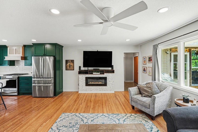2409 Gilbert Ln, South Saint Paul, MN 55075