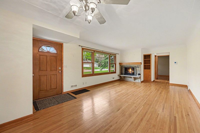 2115 W 105th St, Bloomington, MN 55431