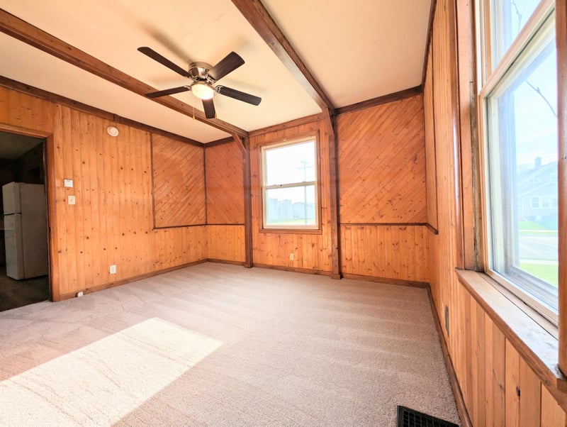 513 4th St SW, Montgomery, MN 56069