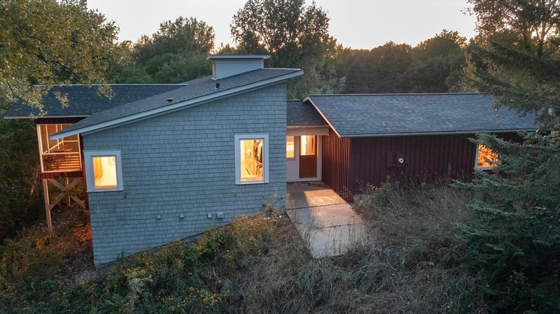 6 Robb Farm Rd, North Oaks, MN 55127
