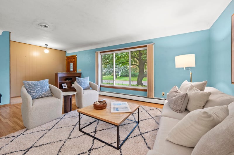 2245 Mapleview Ave, Maplewood, MN 55109