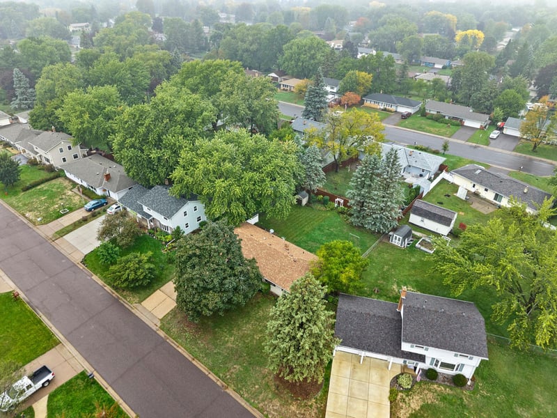 2245 Mapleview Ave, Maplewood, MN 55109