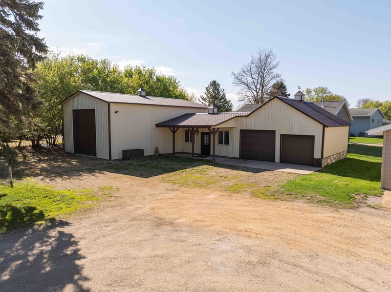 317 E South St, Janesville, MN 56048
