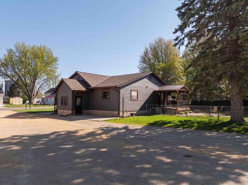 317 E South St, Janesville, MN 56048