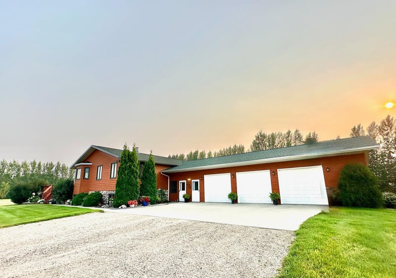 37165 220th St, Roseau, MN 56751
