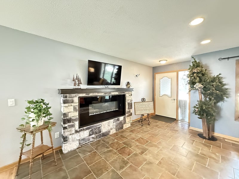 111 Buckeye Dr, Montevideo, MN 56265